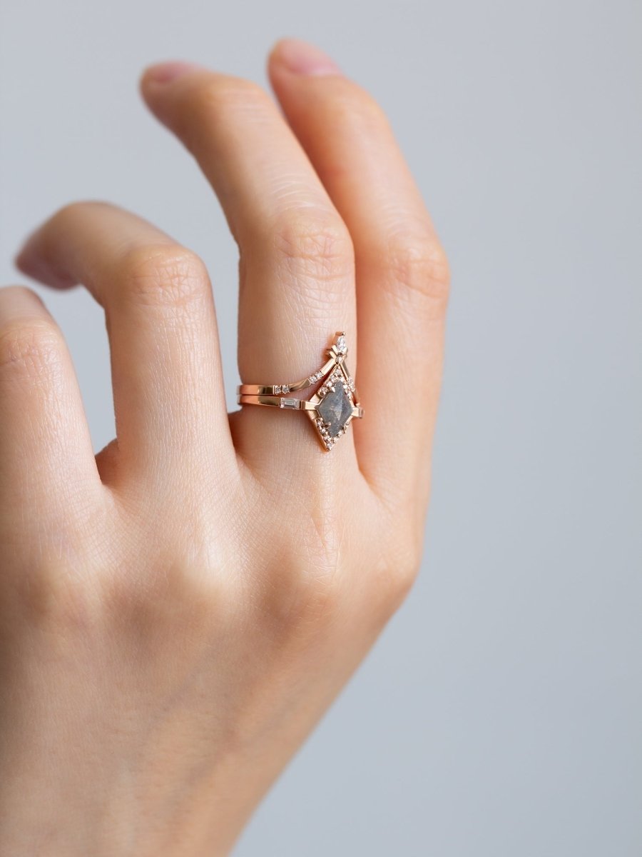 hiddenspace-engagement-rings-payton-salt-and-pepper-diamond-14k-hand_2