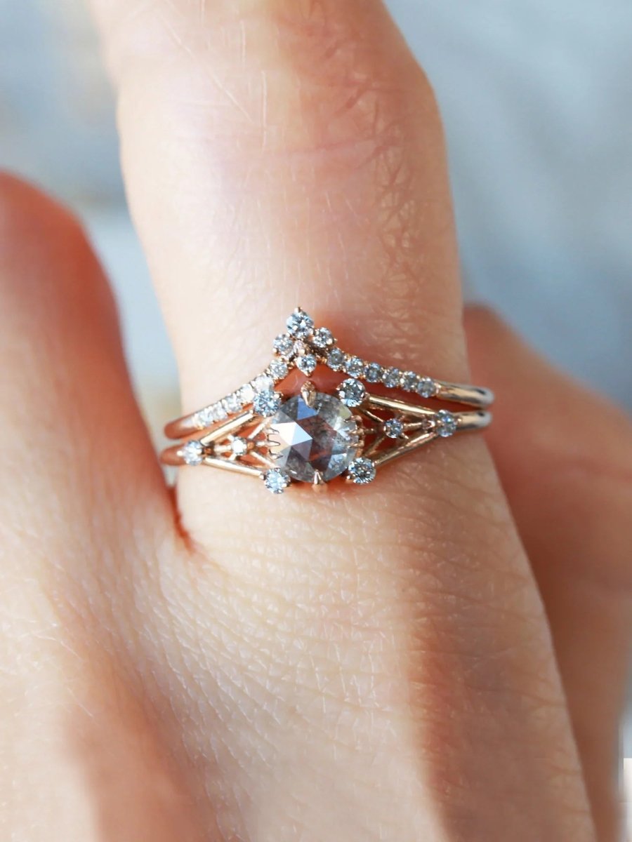 hiddenspace-engagement-rings-round-star-salt-and-pepper-diamond-14k-hand